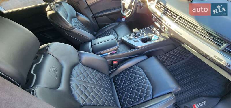 Внедорожник / Кроссовер Audi SQ7 2016 в Киеве