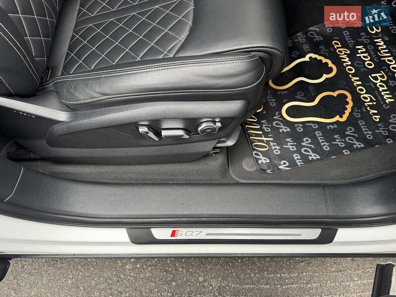 Внедорожник / Кроссовер Audi SQ7 2017 в Тернополе