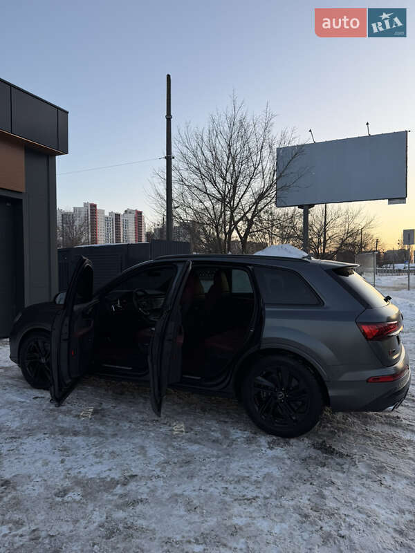 Позашляховик / Кросовер Audi SQ7 2021 в Києві