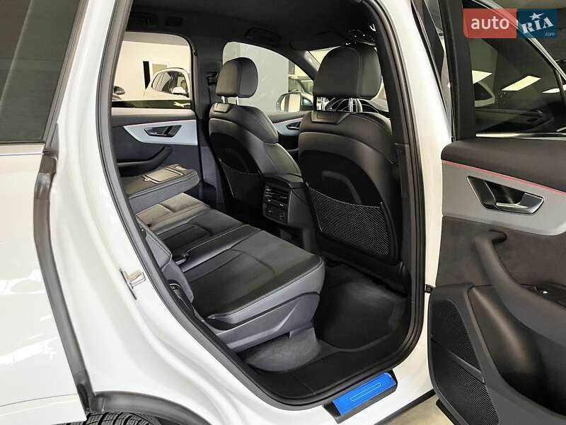 Позашляховик / Кросовер Audi SQ7 2024 в Львові