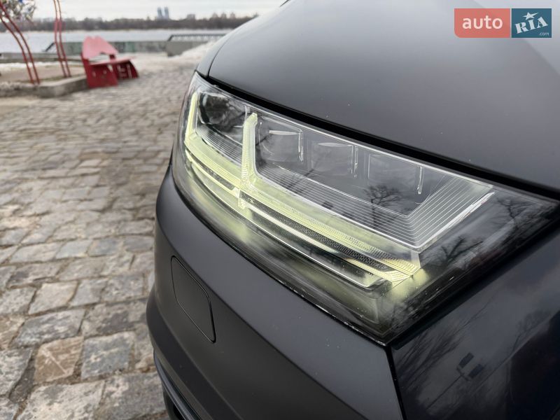 Позашляховик / Кросовер Audi SQ7 2018 в Києві