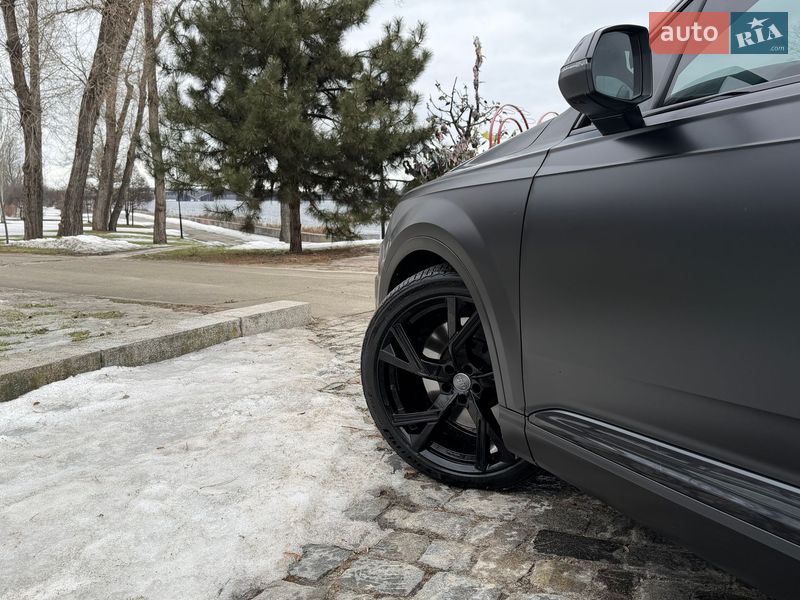 Позашляховик / Кросовер Audi SQ7 2018 в Києві