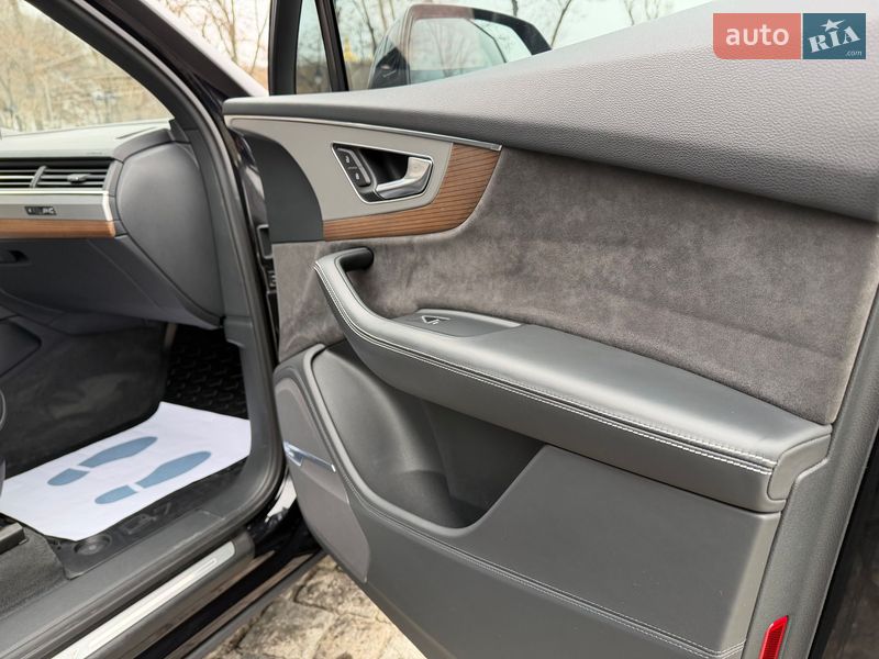 Позашляховик / Кросовер Audi SQ7 2018 в Києві