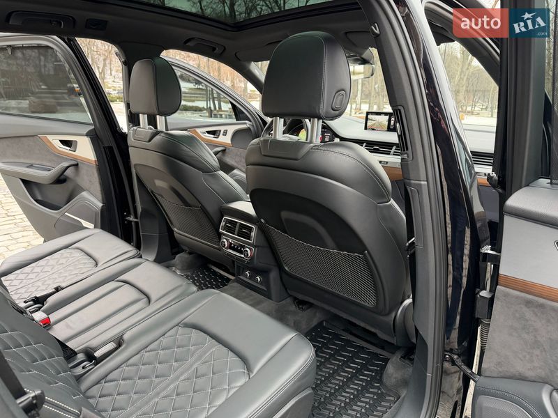 Позашляховик / Кросовер Audi SQ7 2018 в Києві