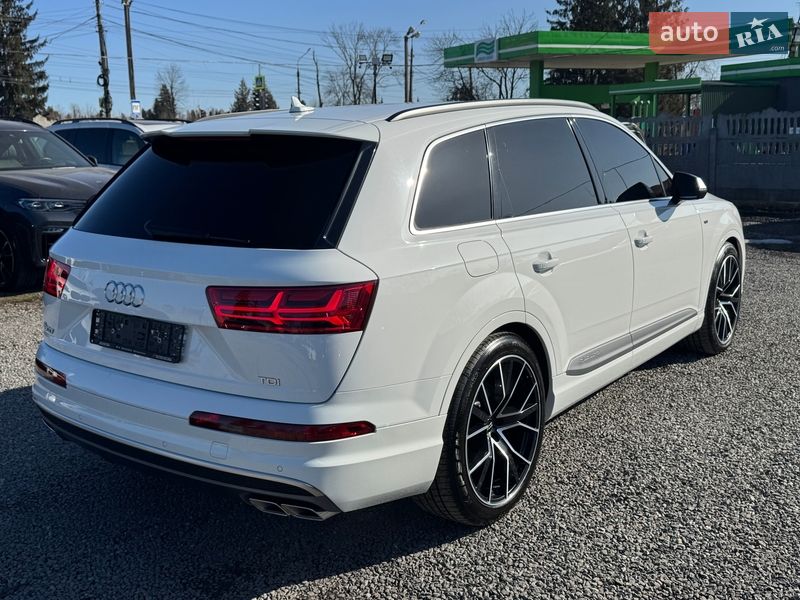 Внедорожник / Кроссовер Audi SQ7 2017 в Тернополе