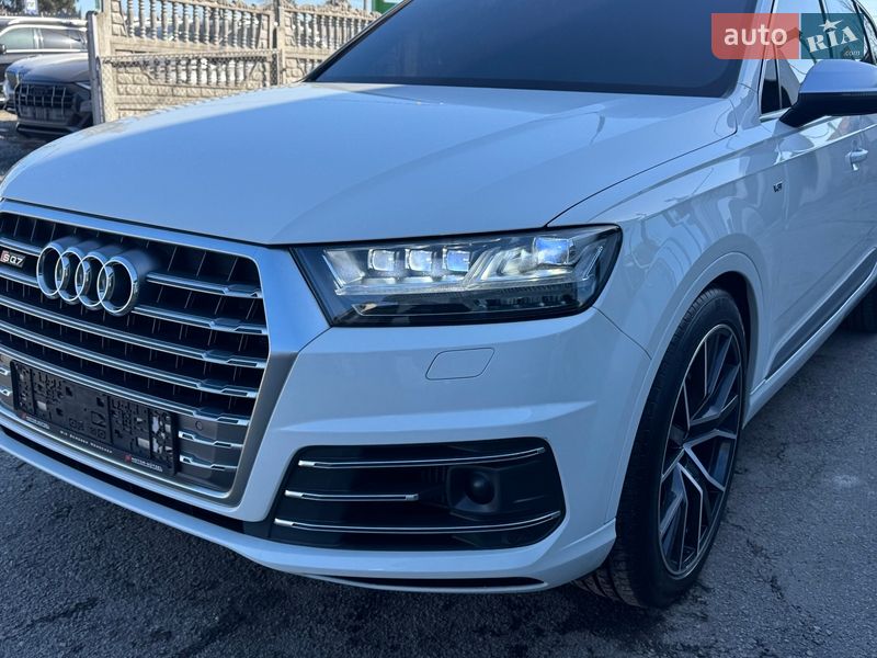 Внедорожник / Кроссовер Audi SQ7 2017 в Тернополе