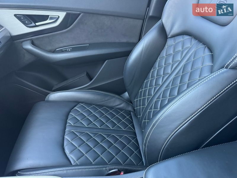 Внедорожник / Кроссовер Audi SQ7 2017 в Тернополе