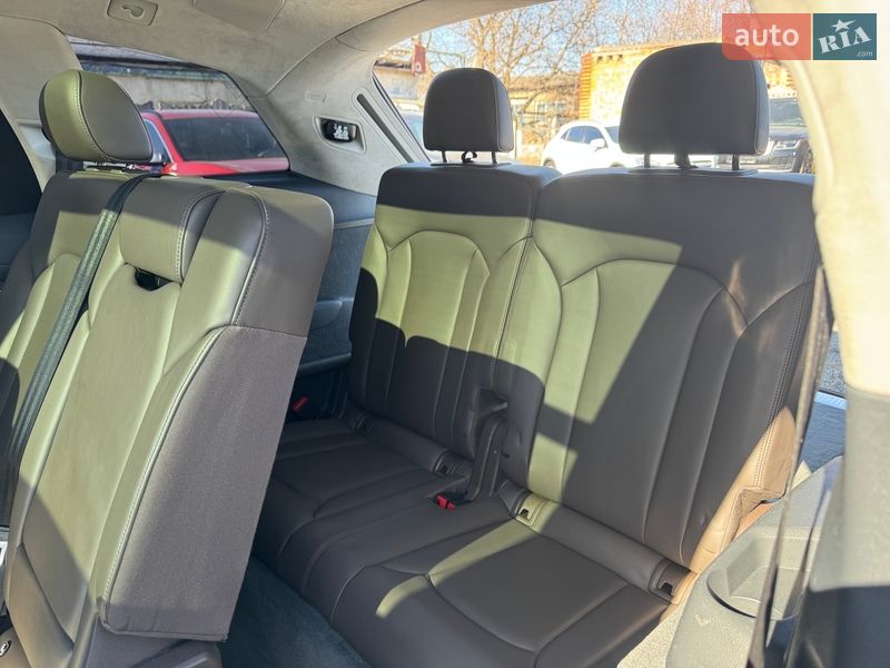 Внедорожник / Кроссовер Audi SQ7 2017 в Тернополе