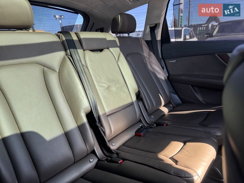 Внедорожник / Кроссовер Audi SQ7 2017 в Тернополе