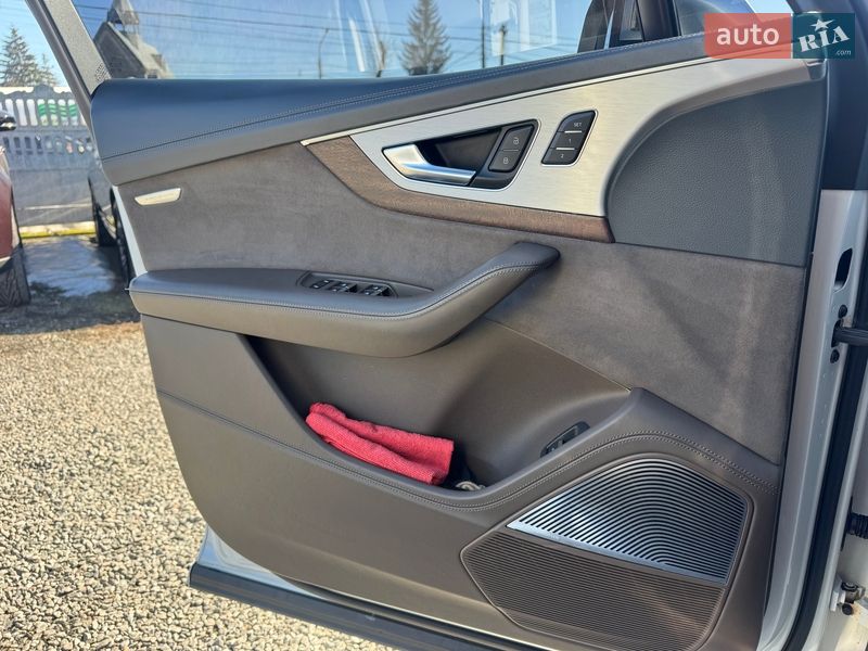 Внедорожник / Кроссовер Audi SQ7 2017 в Тернополе