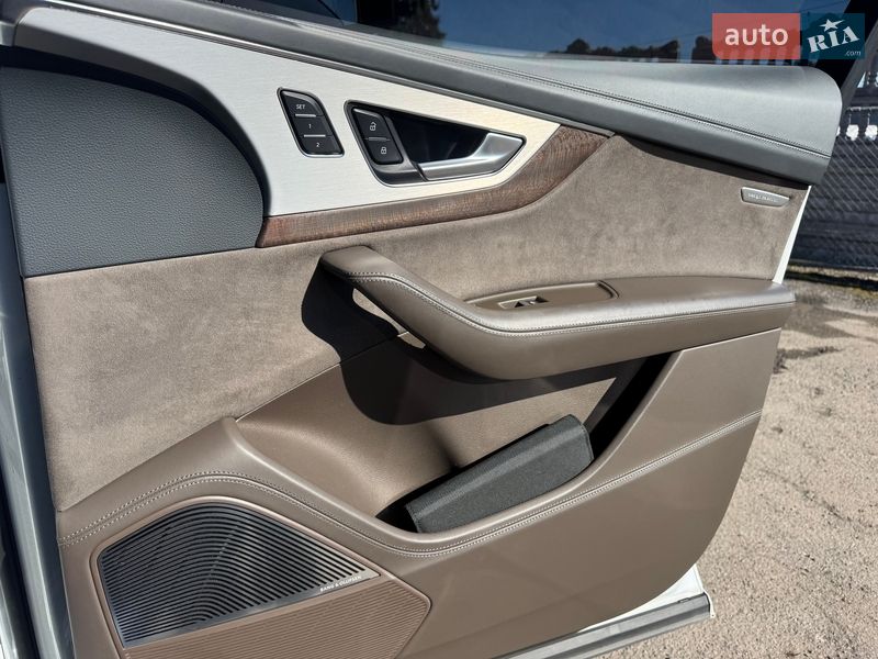 Внедорожник / Кроссовер Audi SQ7 2017 в Тернополе