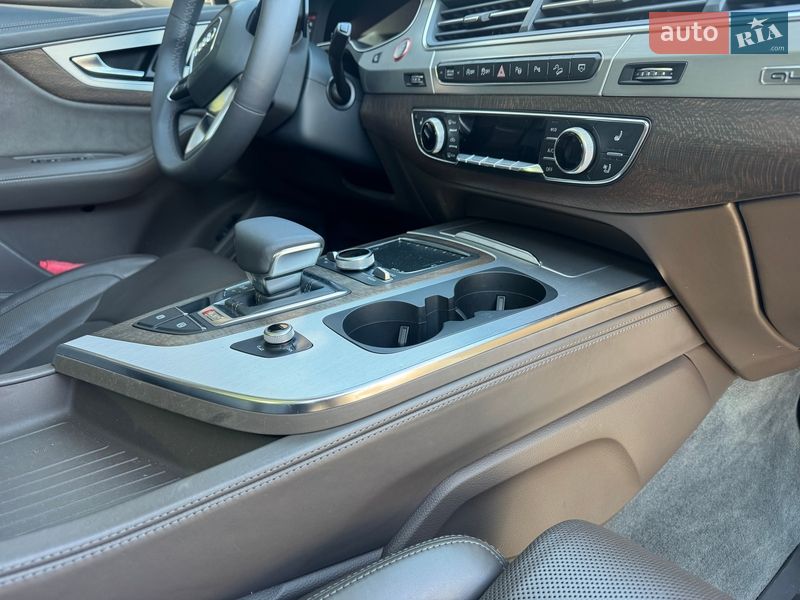 Внедорожник / Кроссовер Audi SQ7 2017 в Тернополе