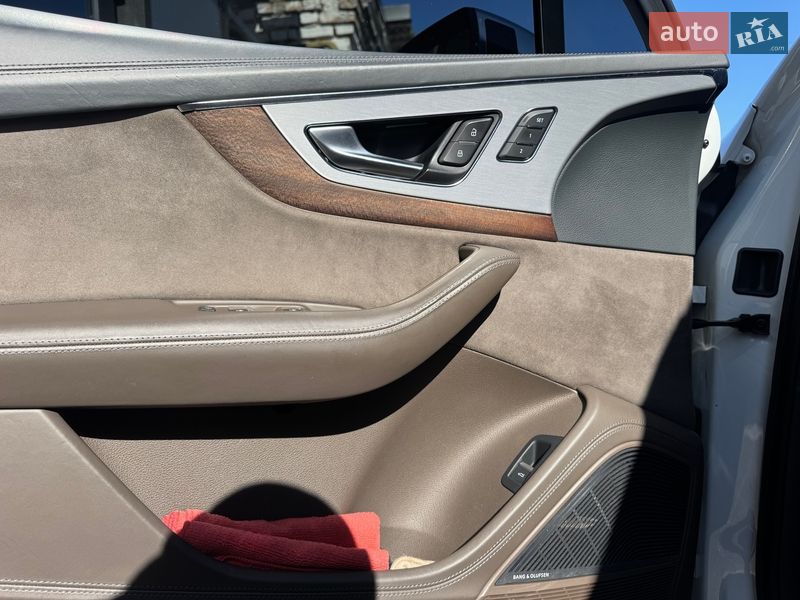 Внедорожник / Кроссовер Audi SQ7 2017 в Тернополе