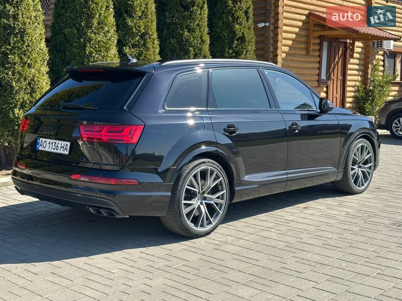 Внедорожник / Кроссовер Audi SQ7 2017 в Виноградове