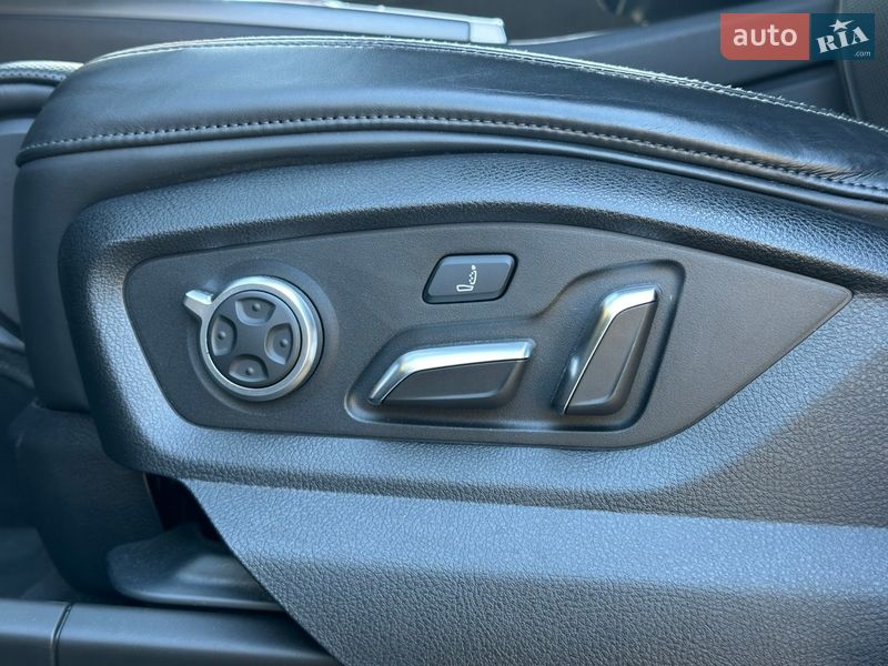 Внедорожник / Кроссовер Audi SQ7 2017 в Виноградове