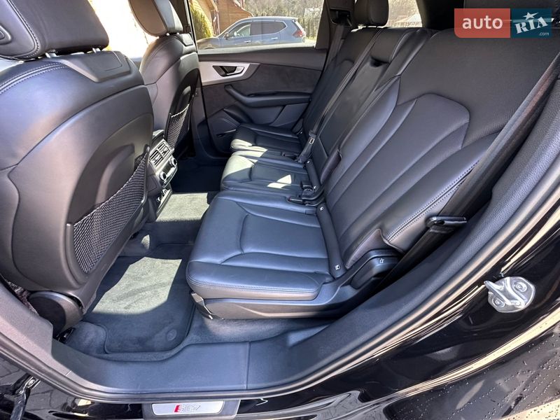 Внедорожник / Кроссовер Audi SQ7 2017 в Виноградове