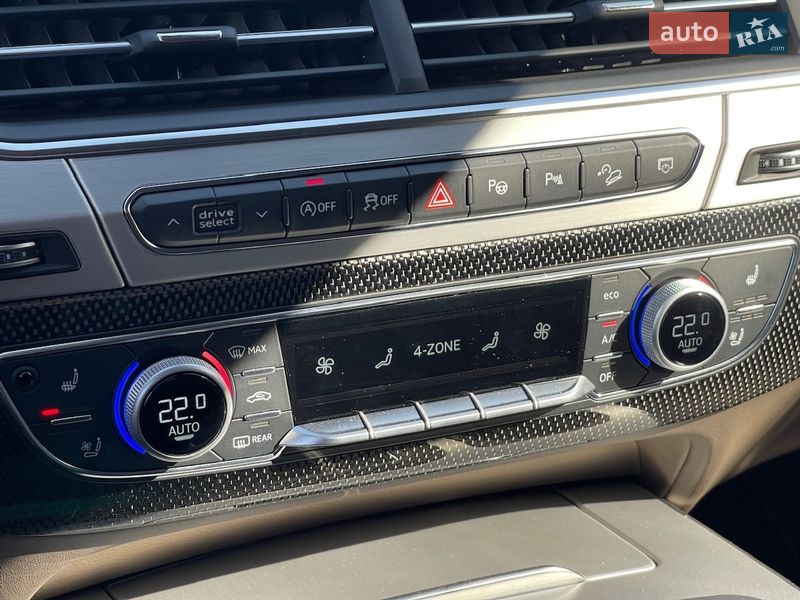 Позашляховик / Кросовер Audi SQ7 2017 в Києві