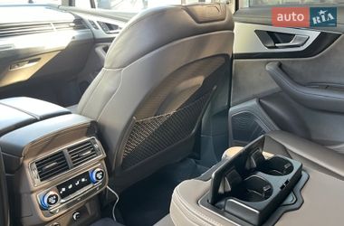 Внедорожник / Кроссовер Audi SQ7 2017 в Киеве