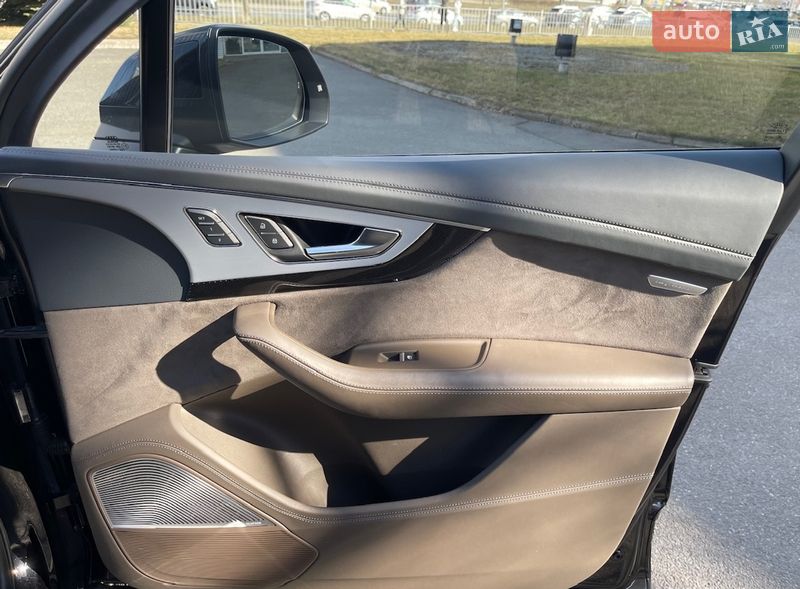 Позашляховик / Кросовер Audi SQ7 2017 в Києві