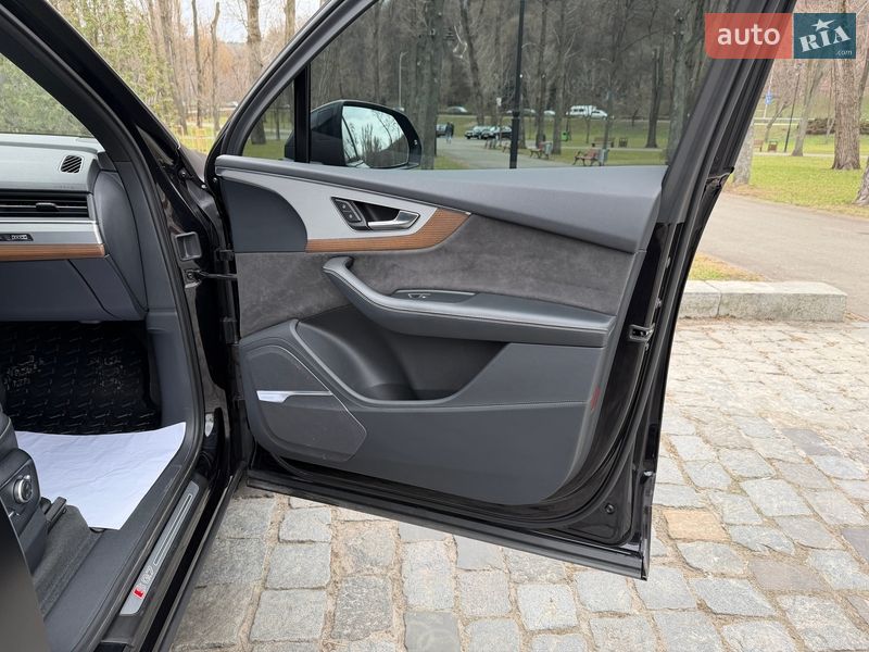 Внедорожник / Кроссовер Audi SQ7 2018 в Киеве