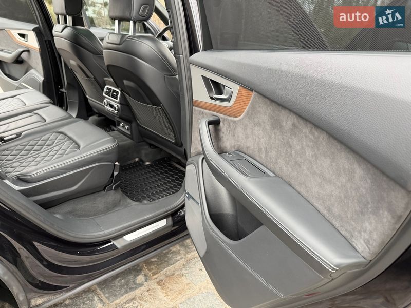 Внедорожник / Кроссовер Audi SQ7 2018 в Киеве