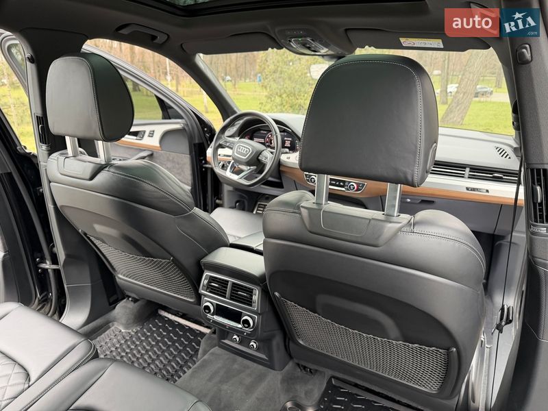 Внедорожник / Кроссовер Audi SQ7 2018 в Киеве