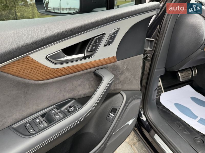 Внедорожник / Кроссовер Audi SQ7 2018 в Киеве