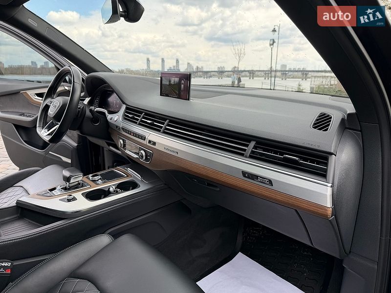 Внедорожник / Кроссовер Audi SQ7 2018 в Киеве