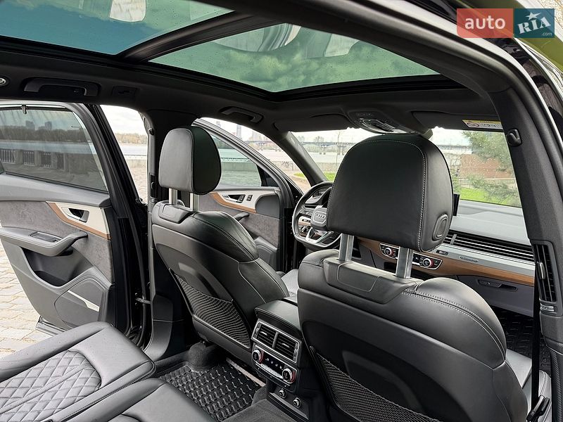 Внедорожник / Кроссовер Audi SQ7 2018 в Киеве