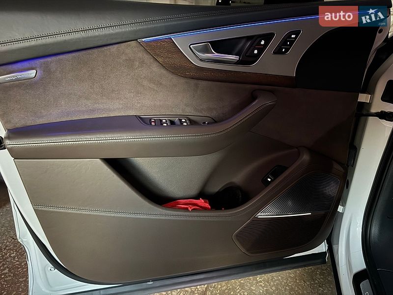 Позашляховик / Кросовер Audi SQ7 2017 в Тернополі