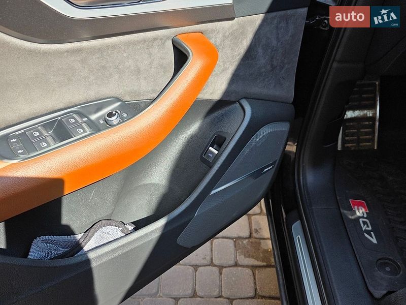 Позашляховик / Кросовер Audi SQ7 2018 в Нововолинську