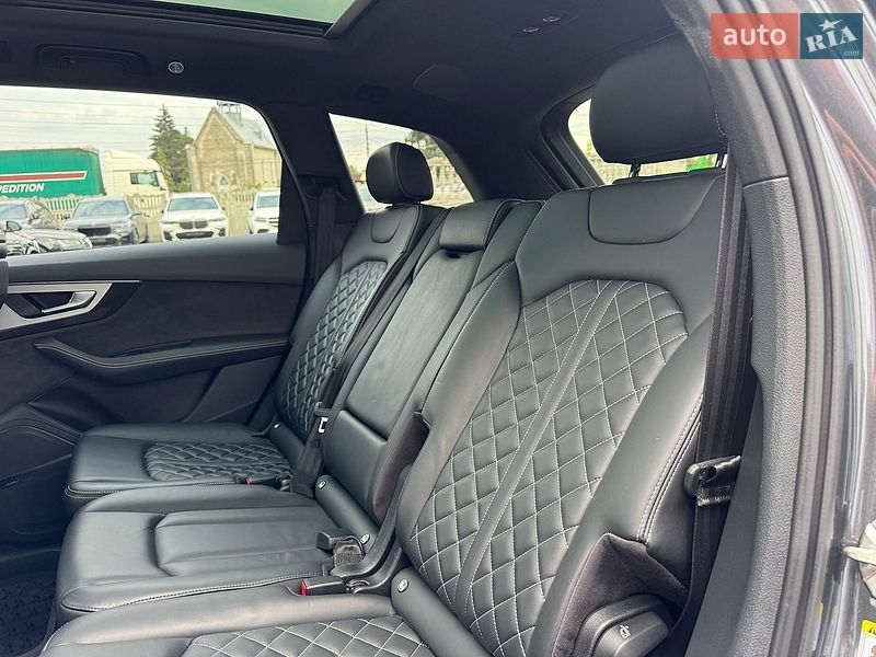 Внедорожник / Кроссовер Audi SQ7 2017 в Тернополе