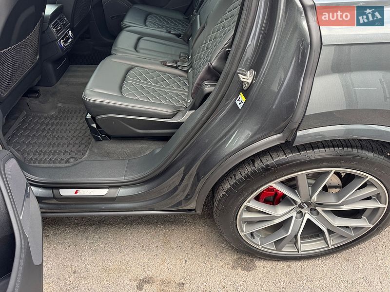 Внедорожник / Кроссовер Audi SQ7 2017 в Тернополе