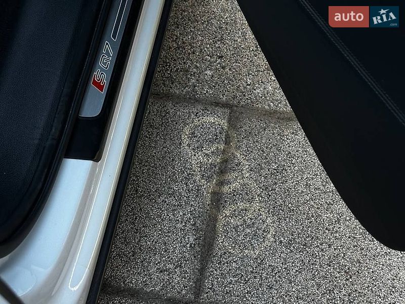 Внедорожник / Кроссовер Audi SQ7 2017 в Черкассах