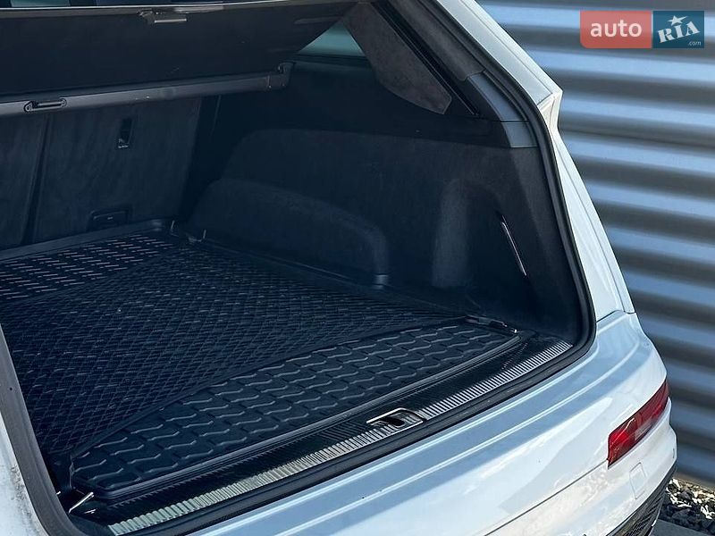 Внедорожник / Кроссовер Audi SQ7 2017 в Черкассах
