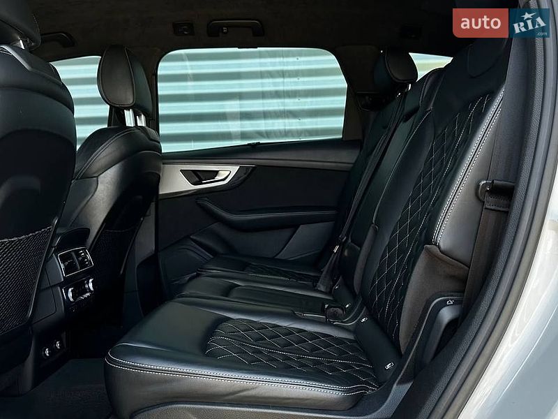 Внедорожник / Кроссовер Audi SQ7 2017 в Черкассах