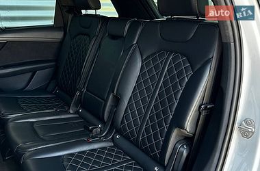 Внедорожник / Кроссовер Audi SQ7 2017 в Черкассах