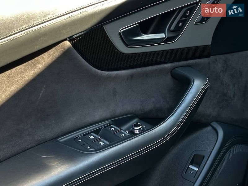 Внедорожник / Кроссовер Audi SQ7 2017 в Черкассах