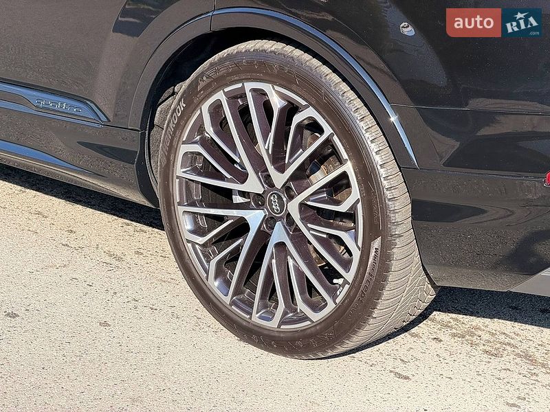 Позашляховик / Кросовер Audi SQ7 2022 в Києві