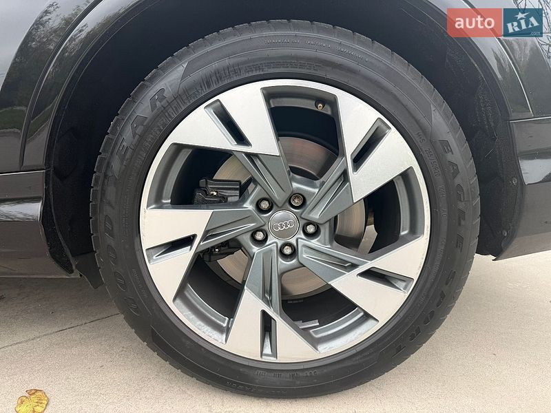 Внедорожник / Кроссовер Audi SQ7 2020 в Киеве