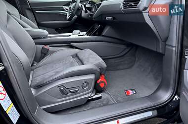 Внедорожник / Кроссовер Audi SQ8 e-tron 2023 в 