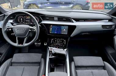 Внедорожник / Кроссовер Audi SQ8 e-tron 2023 в 