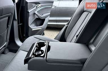 Внедорожник / Кроссовер Audi SQ8 e-tron 2023 в 