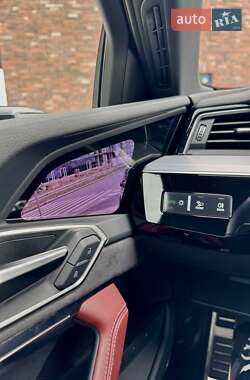 Внедорожник / Кроссовер Audi SQ8 e-tron 2023 в 