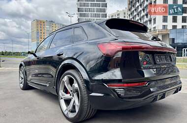 Внедорожник / Кроссовер Audi SQ8 e-tron 2023 в 