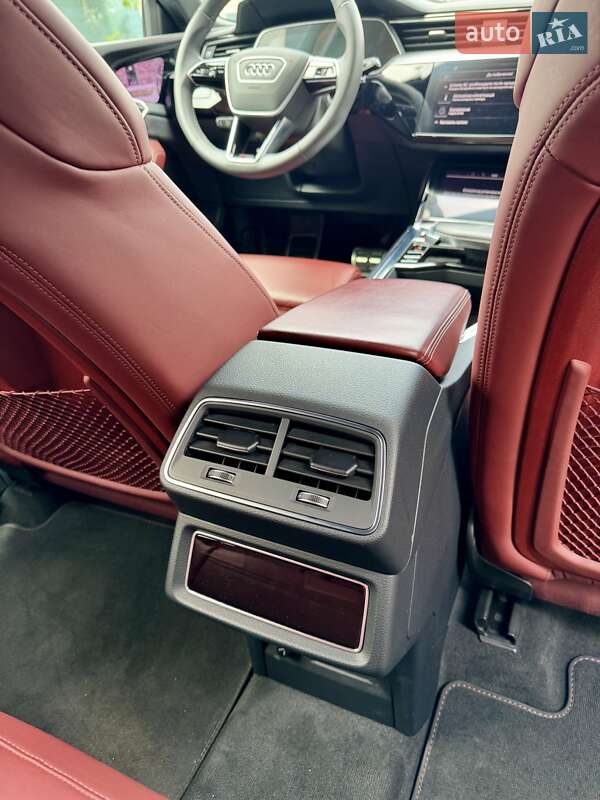 Внедорожник / Кроссовер Audi SQ8 e-tron 2023 в Киеве