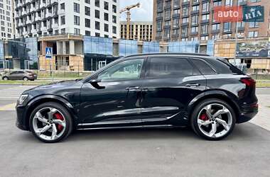 Внедорожник / Кроссовер Audi SQ8 e-tron 2023 в 