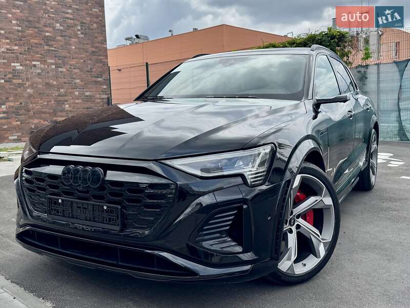 Внедорожник / Кроссовер Audi SQ8 e-tron 2023 в 