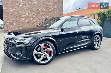 Внедорожник / Кроссовер Audi SQ8 e-tron 2023 в 