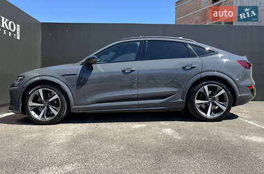 Внедорожник / Кроссовер Audi SQ8 e-tron 2023 в 